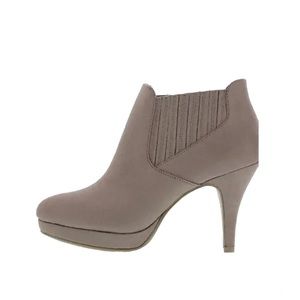 Dexflex Comfort Taupe Brown Faux Suede Ankle boots Slip on bootie Size 8.5